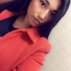 Meet your Posher, Claudia